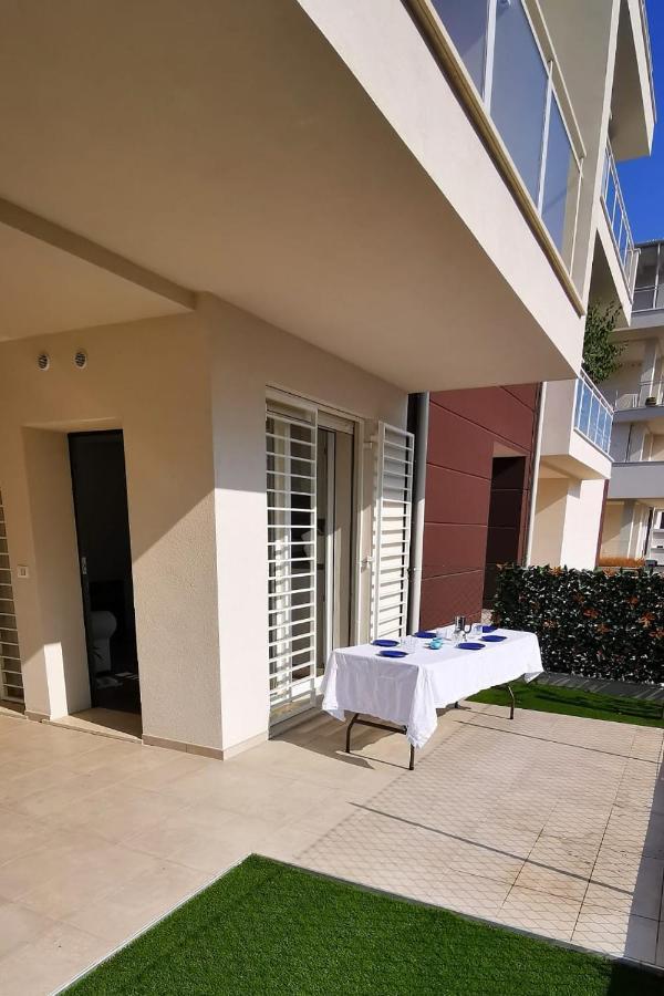Maisonette Modena Park Exteriör bild