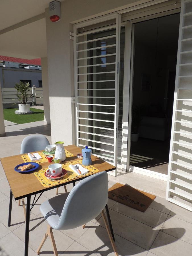 Maisonette Modena Park Exteriör bild