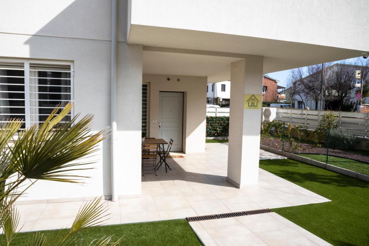 Maisonette Modena Park Exteriör bild