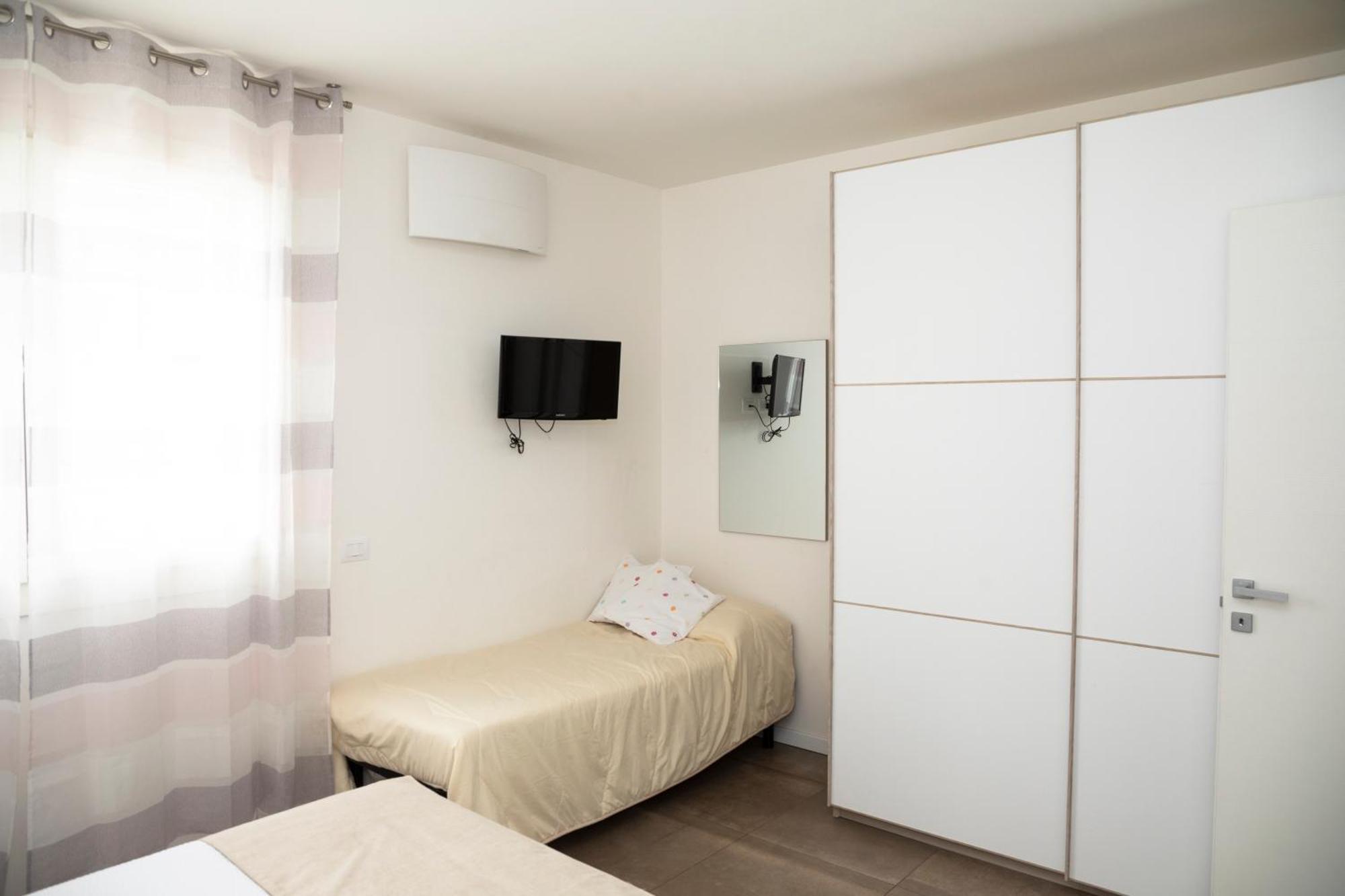 Maisonette Modena Park Exteriör bild